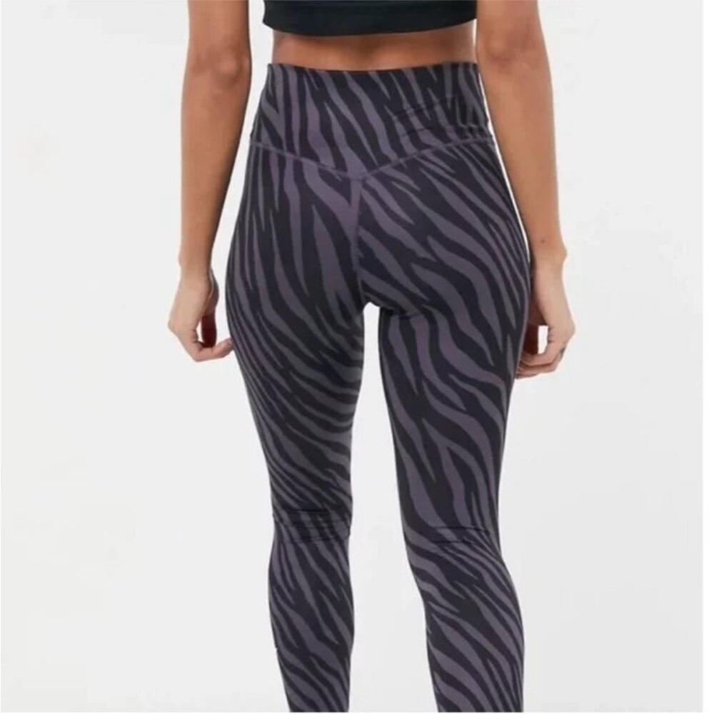Nike One Tight Fit Purple Zebra Print Dri Fit Legging size small - Picture 11 of 12